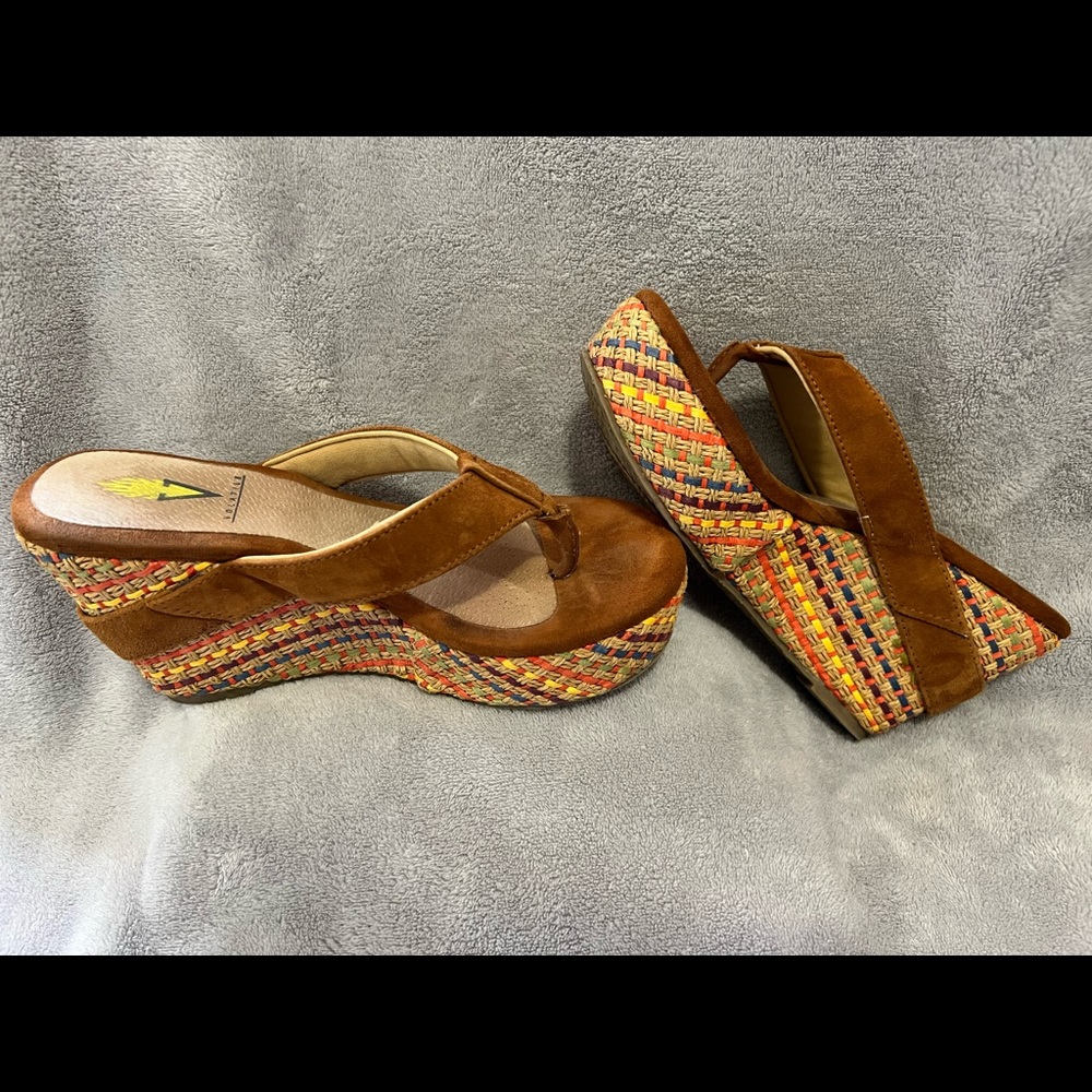 Volatile Size 6 Thong Wedges, Leather and Colorful Woven Straw Heel